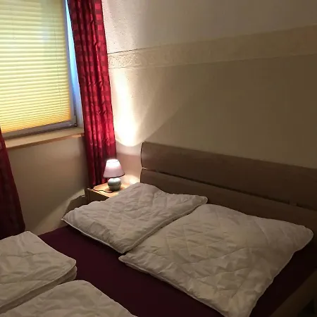 Zur Alten Schule Apartment *